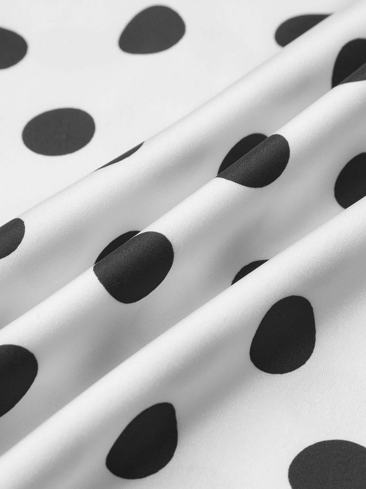 Rückenfreies, langes Kleid mit überkreuztem Kragen und schmaler Passform