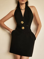 Ärmelloses Neckholder-Kleid mit V-Ausschnitt und goldenen Knöpfen
