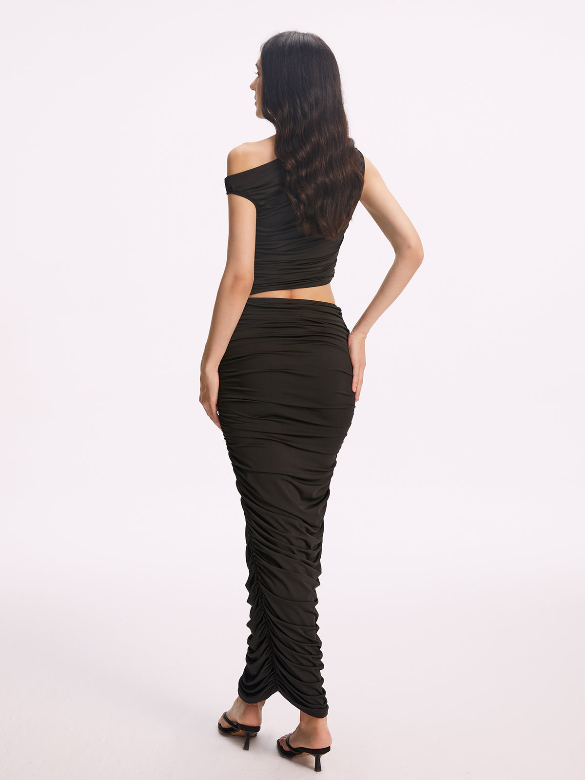 Asymmetrisches Slim Fit Strickkleid