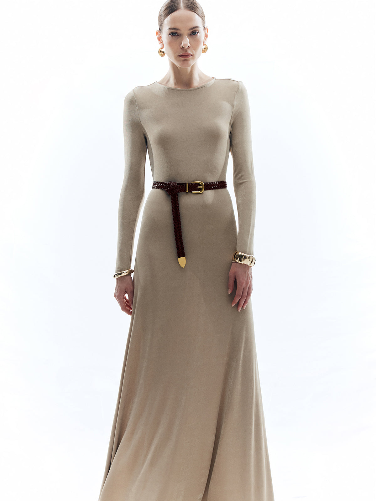 Einfarbiges, schmales, langes Kleid mit Rundhalsausschnitt
