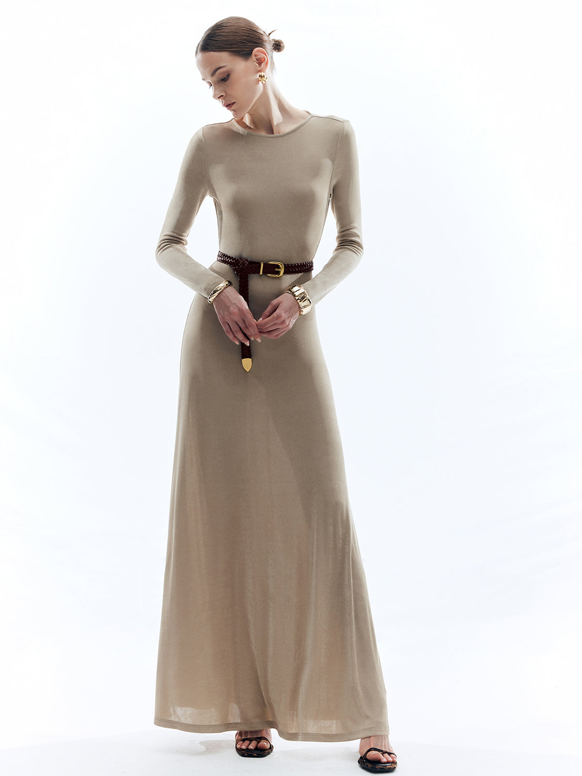 Einfarbiges, schmales, langes Kleid mit Rundhalsausschnitt