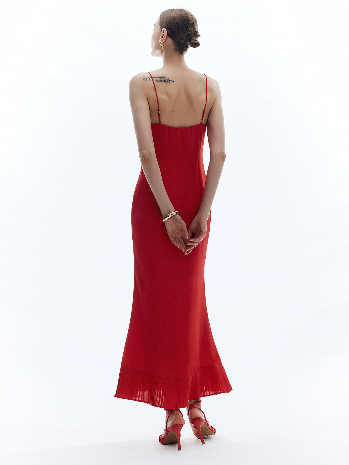 Rückenfreies, ärmelloses, einfarbiges, langes Kleid