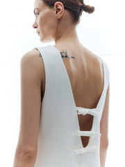 Einfarbiges rückenfreies, ärmelloses Kleid mit Knoten