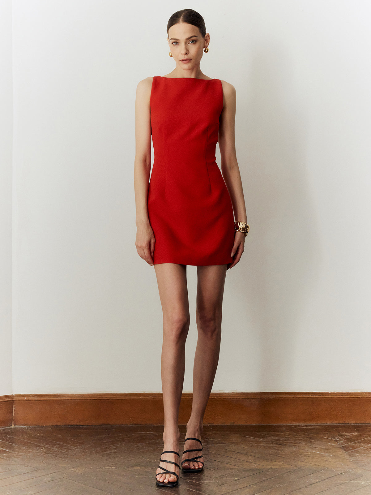 Ärmelloses Kleid mit Cut-Outs