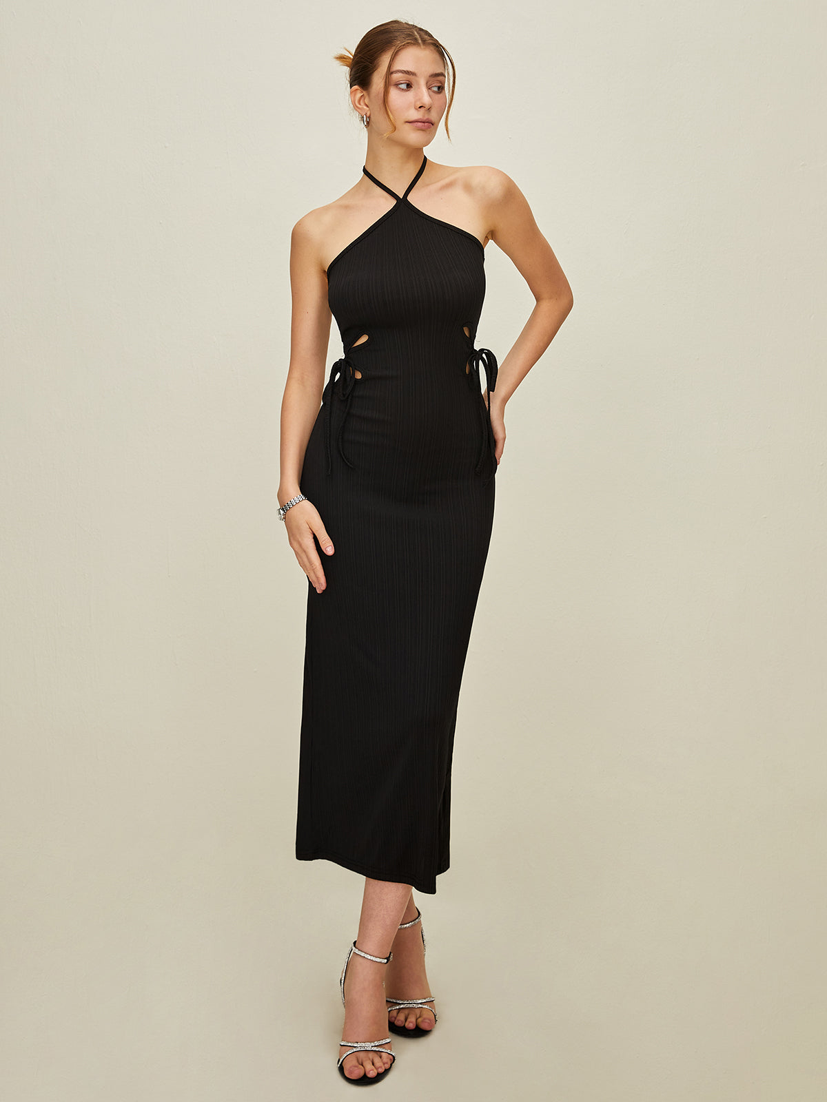Rückenfreies Neckholder-Kleid mit Knoten