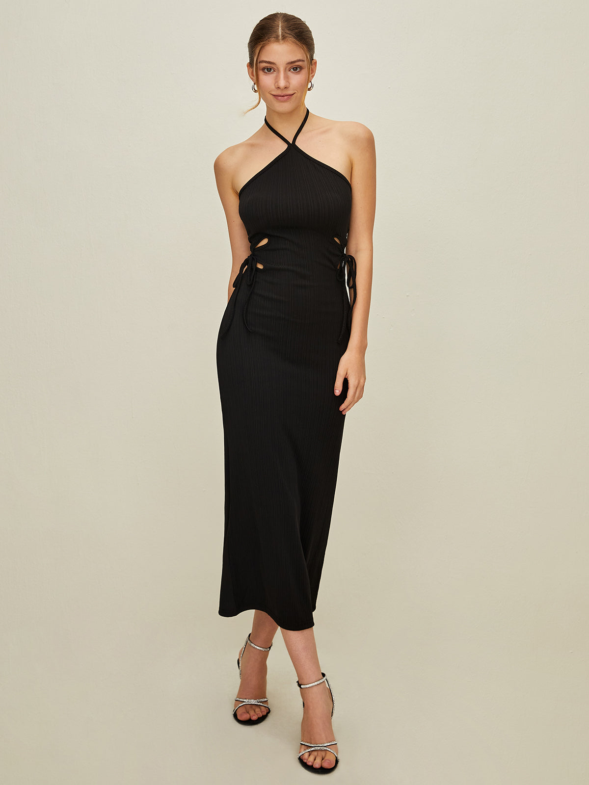Rückenfreies Neckholder-Kleid mit Knoten