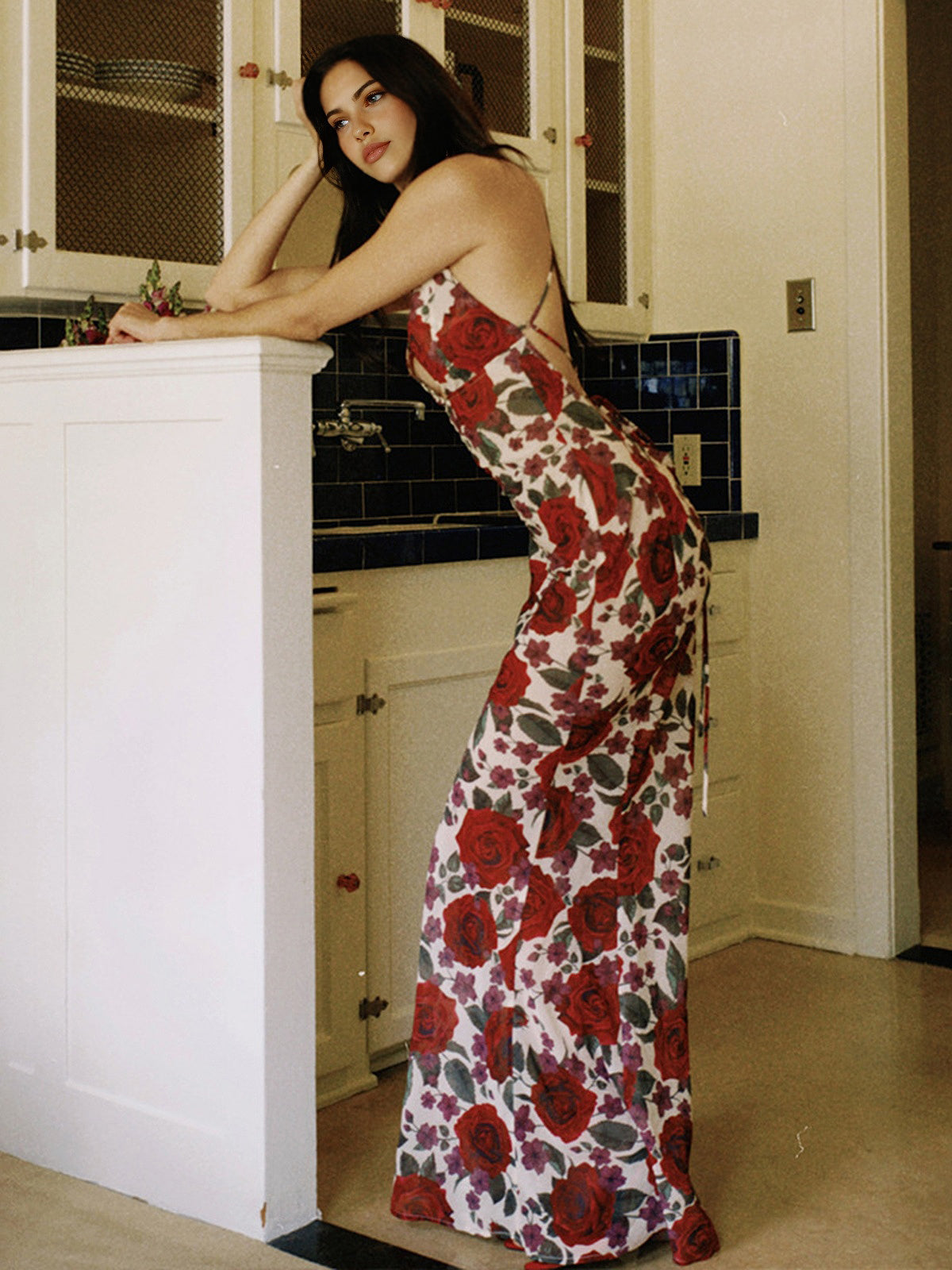 Rückenfreies, langes Kleid mit Blumenmuster