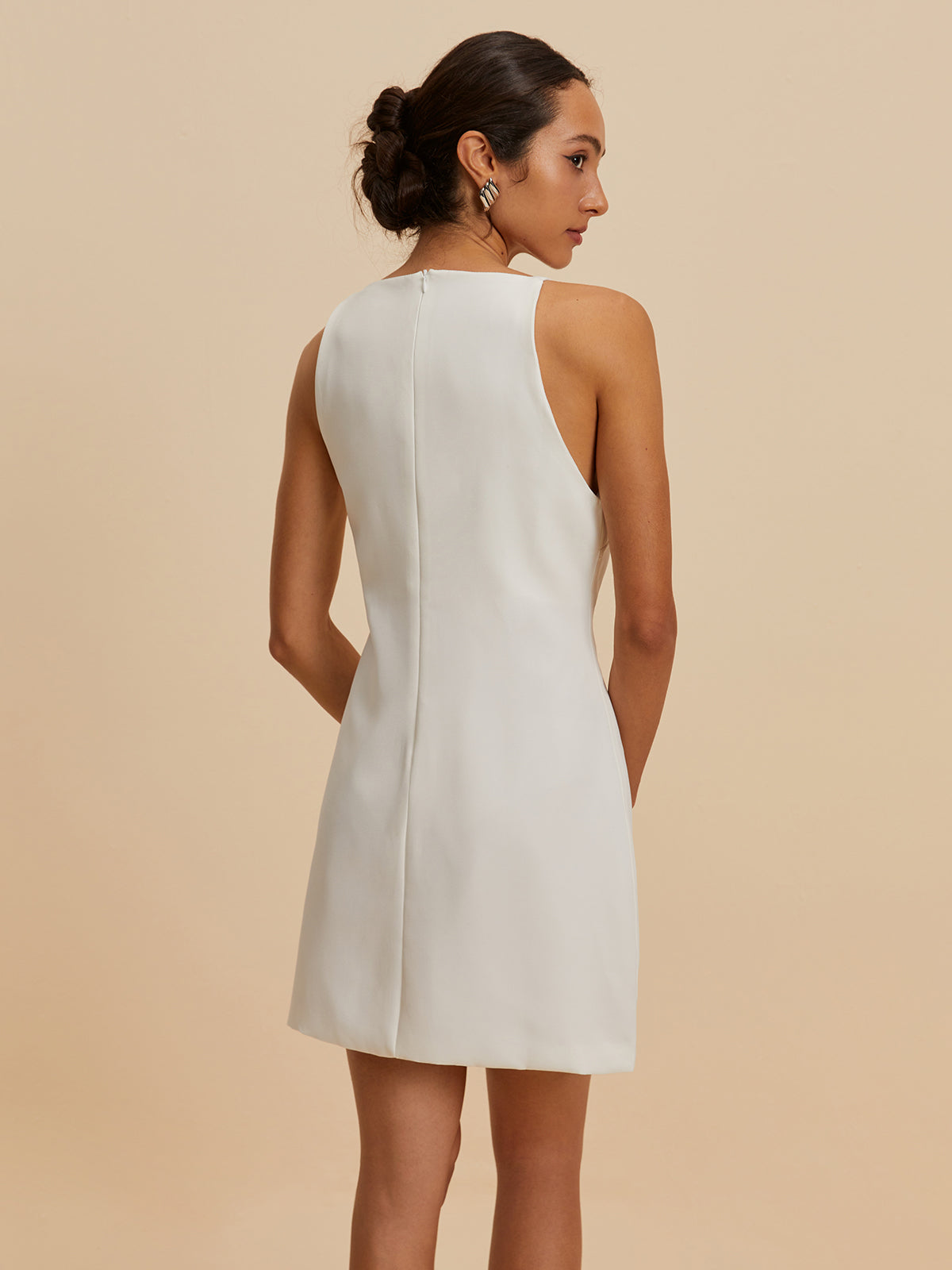 Ärmelloses kurzes Kleid