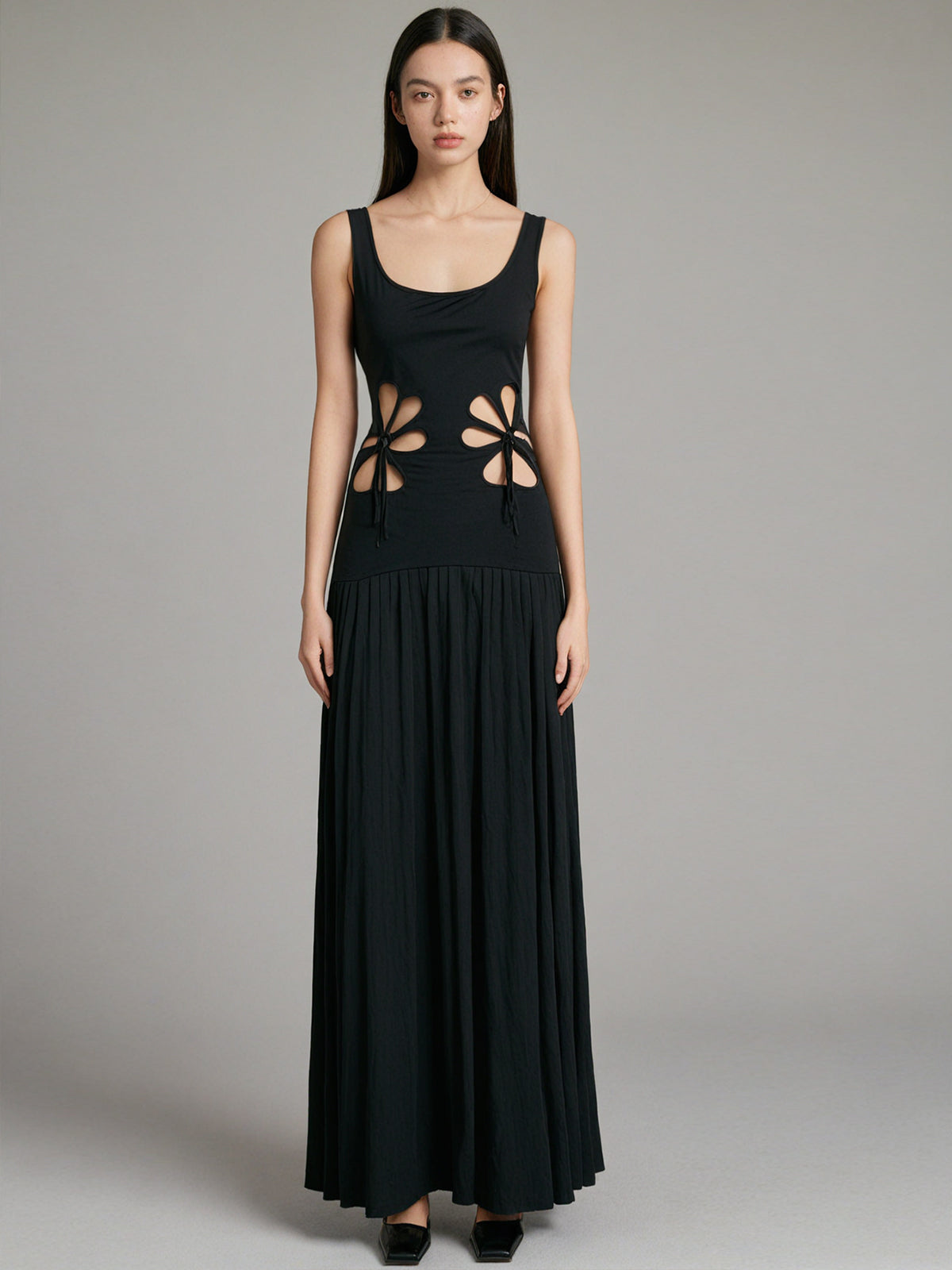 Ärmelloses Kleid mit einfarbigem Cut-out