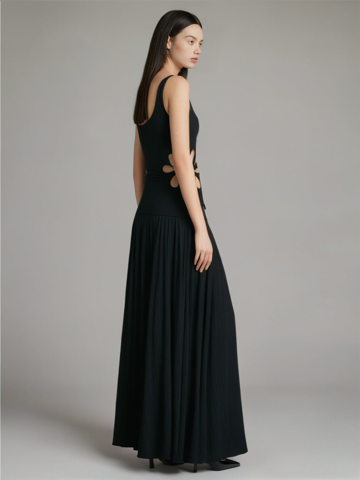 Ärmelloses Kleid mit einfarbigem Cut-out