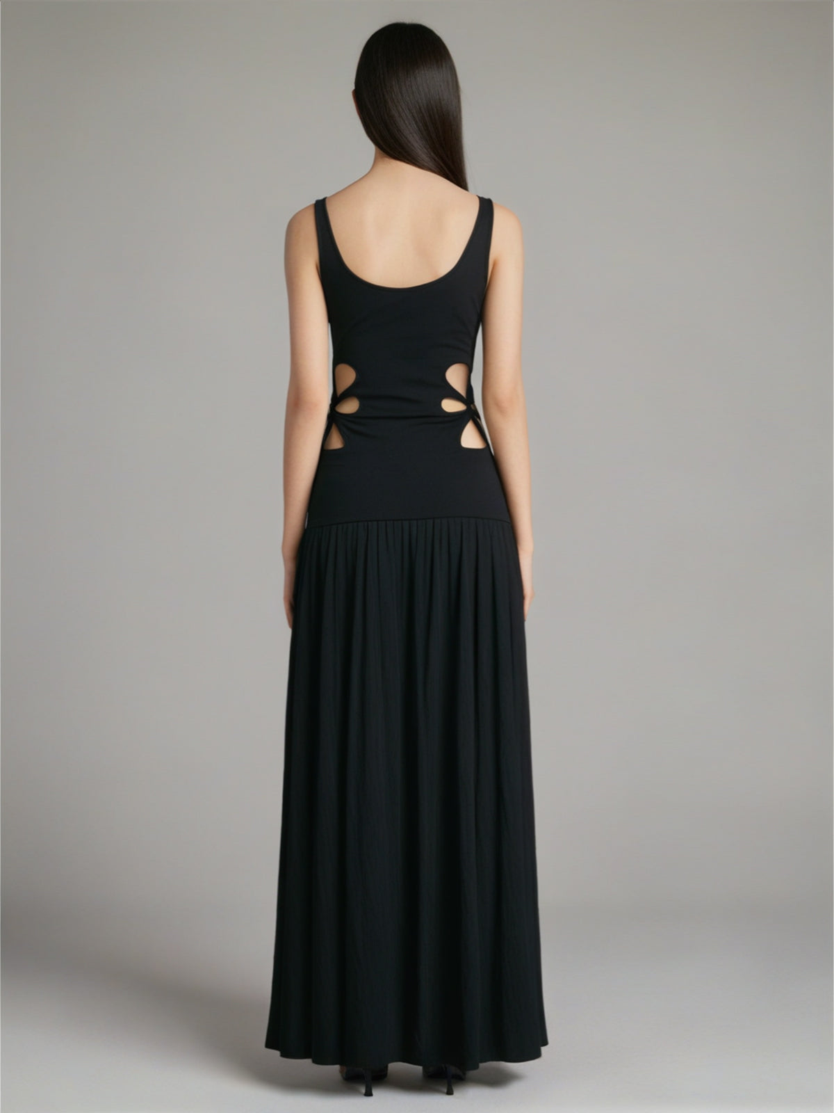 Ärmelloses Kleid mit einfarbigem Cut-out