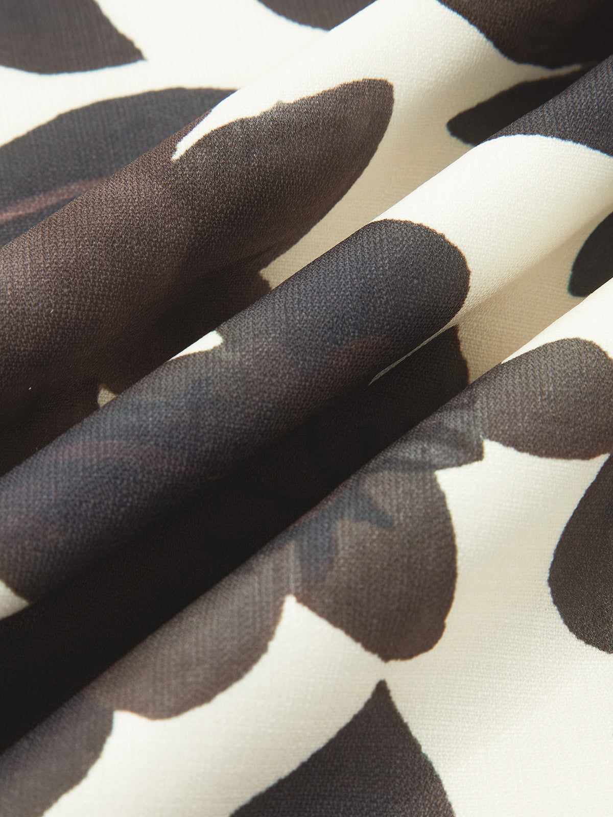 Rückenfreies, bedrucktes Kleid mit Schlitz und Reißverschluss