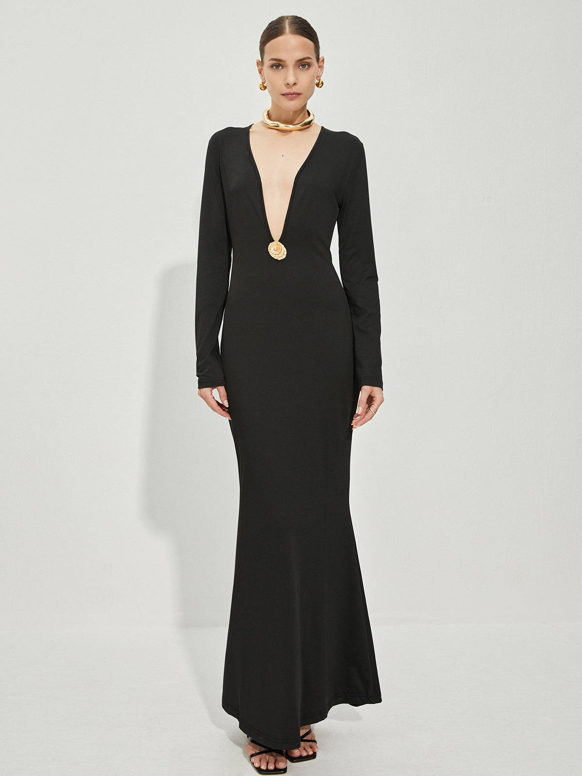 Schmales Metallkleid mit tiefem V-Ausschnitt