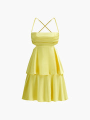 Rückenfreies, kurzes Kleid mit Criss-Cross-Ausschnitt