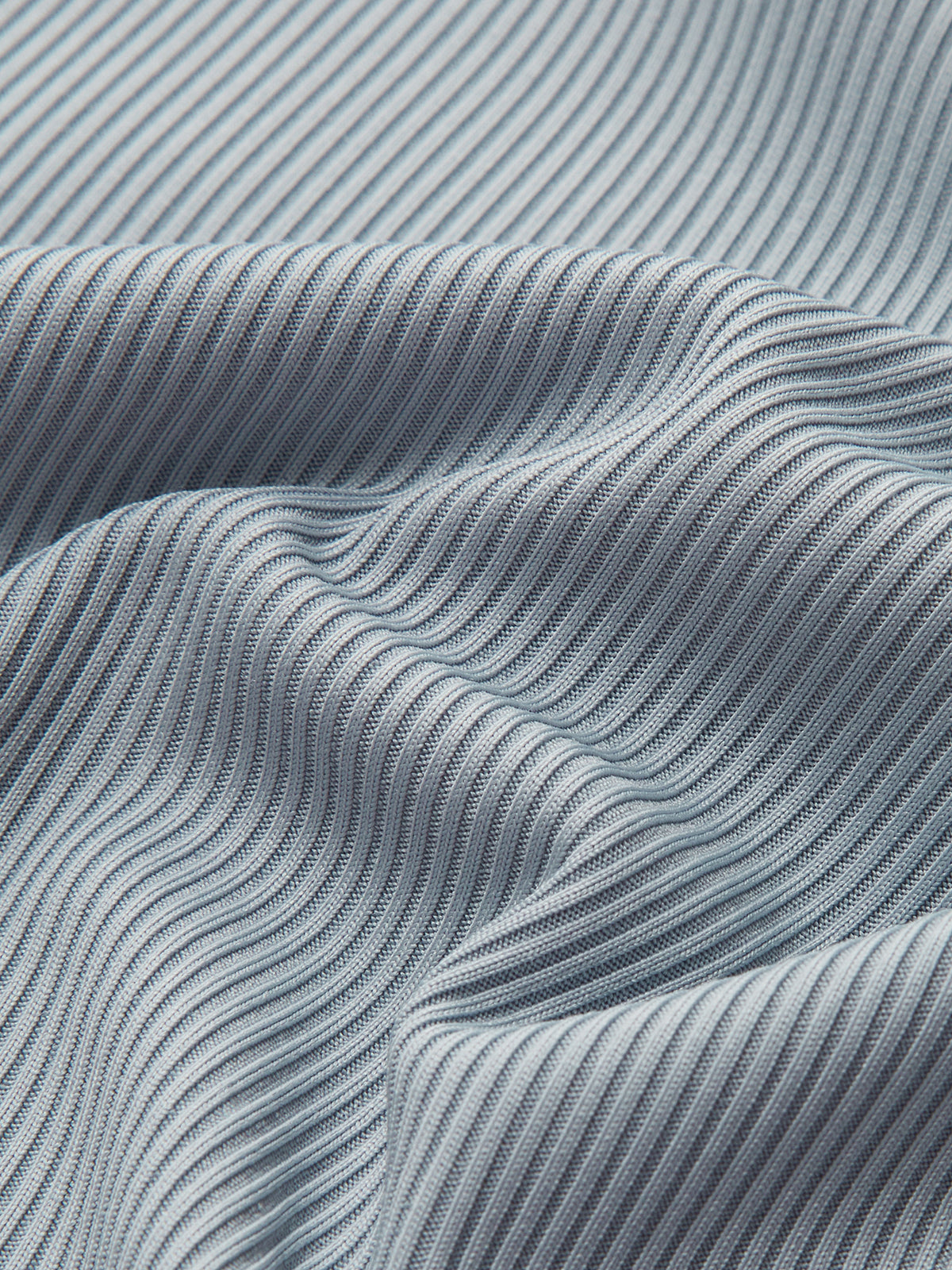 Asymmetrisches, schmal geschnittenes, langes Kleid