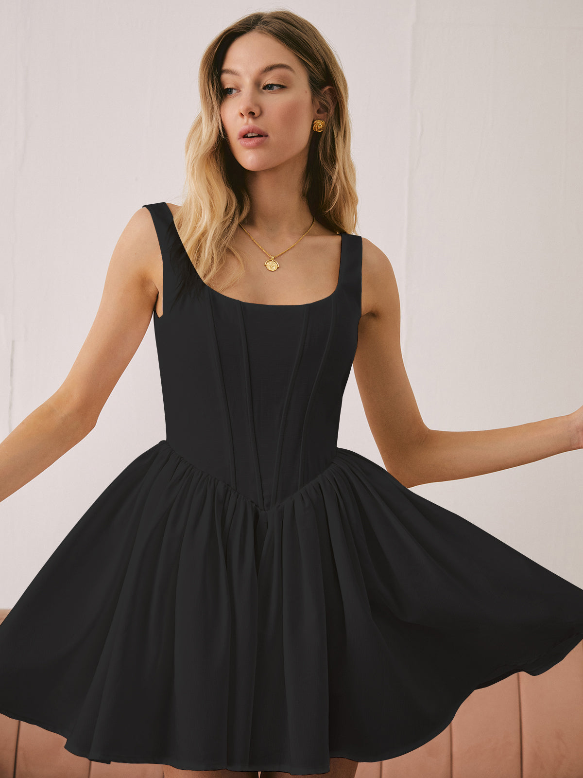 Elegantes, einfarbiges, kurzes französisches Kleid