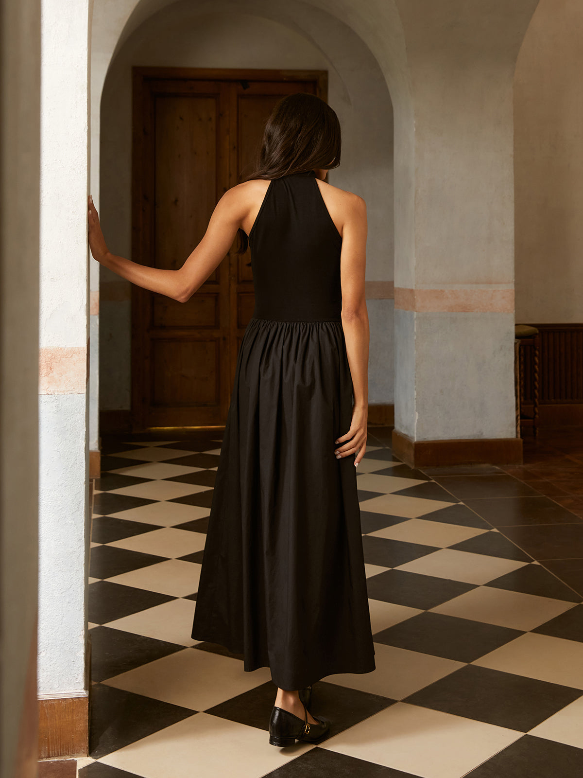 Asymmetrisches, schulterfreies, plissiertes langes Kleid mit Taschen