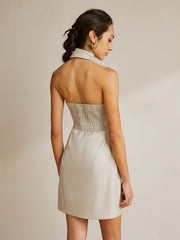 Kurzes, rückenfreies Neckholder-Kleid mit Kreuz