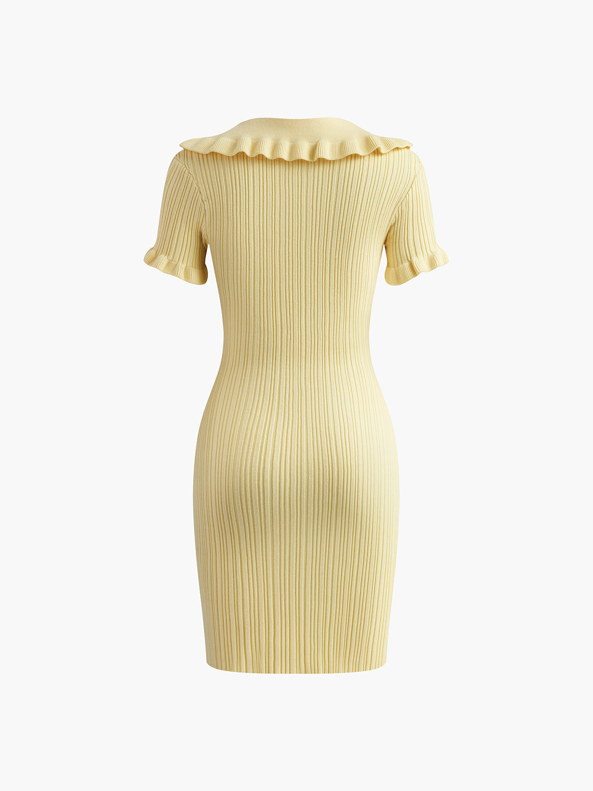 Kurzes Strickkleid mit schmalem Kragen und Metallknopf