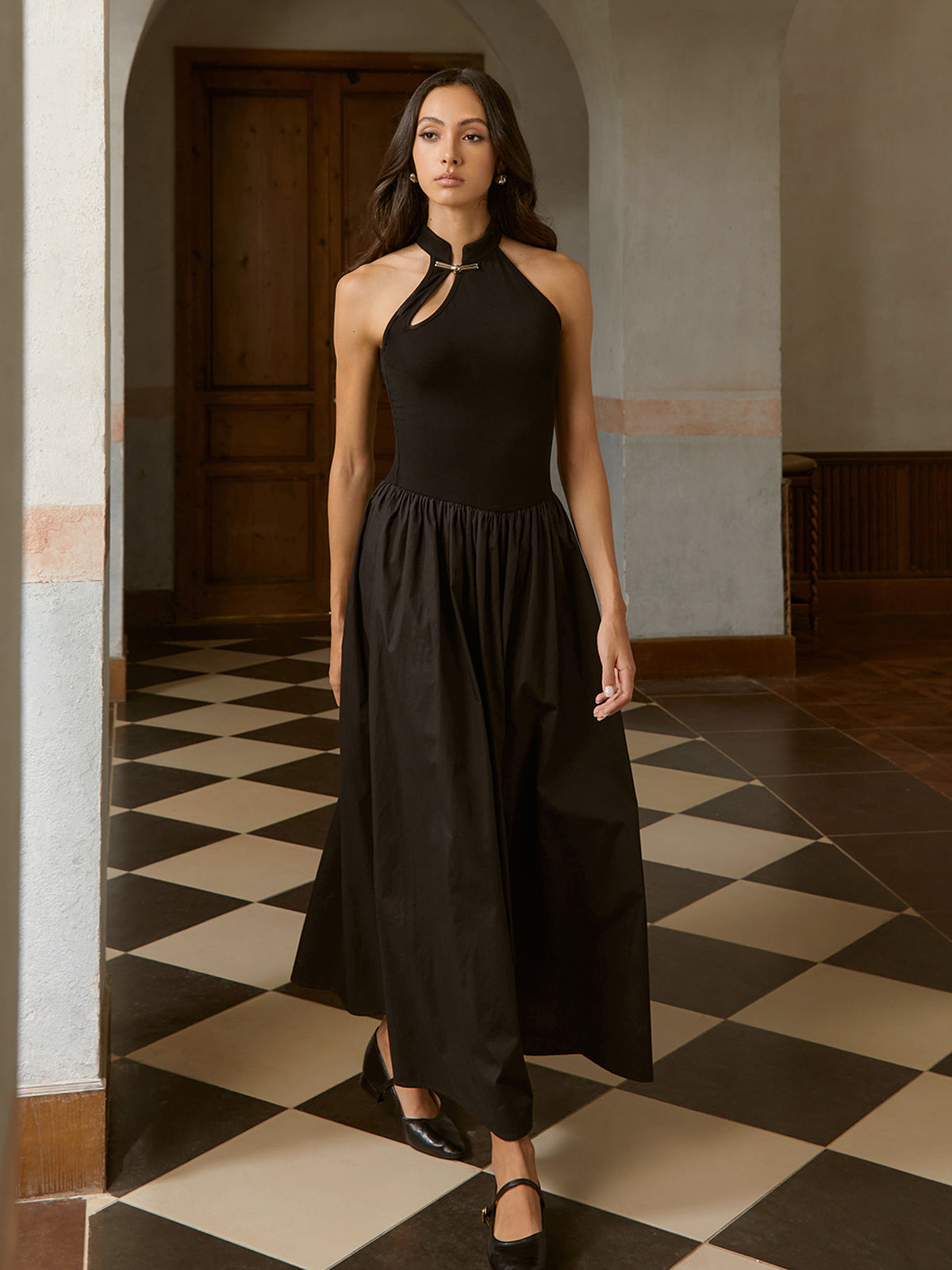 Asymmetrisches, schulterfreies, plissiertes langes Kleid mit Taschen