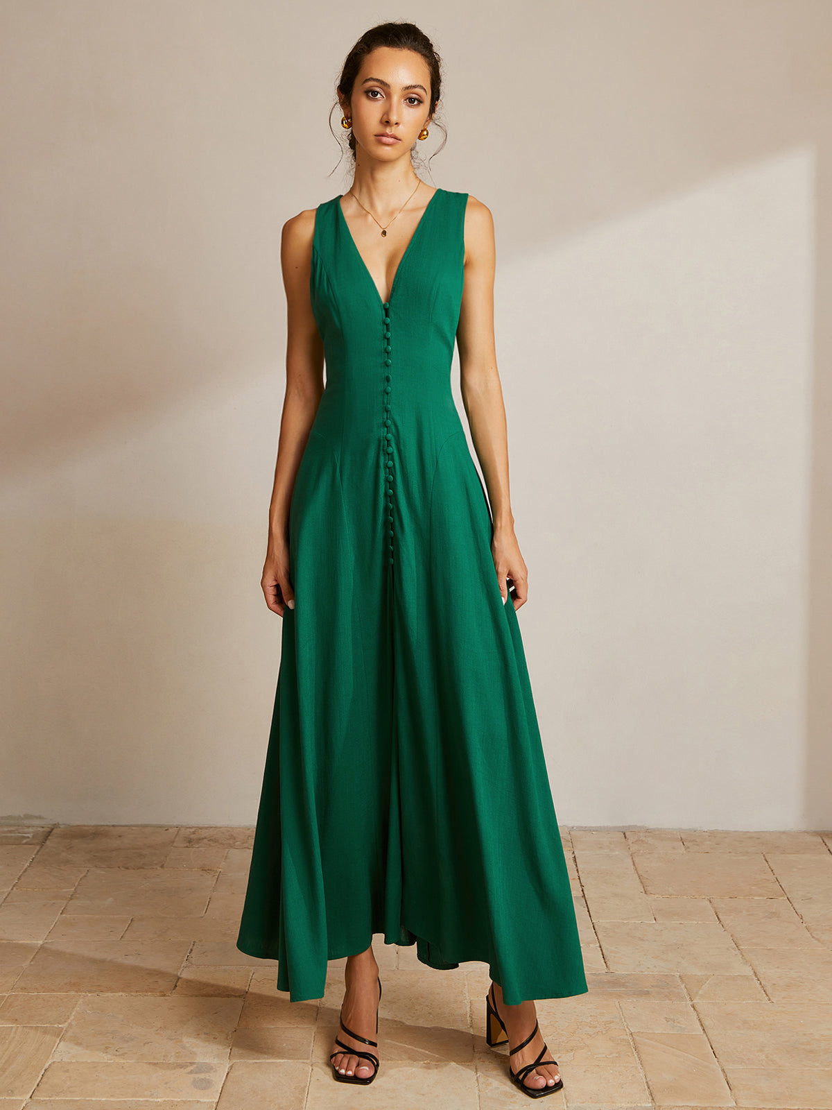 Ärmelloses Kleid mit V-Ausschnitt und Knopfleiste vorne