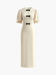 Langes Kleid mit Schlitz am Rücken und Puffärmeln