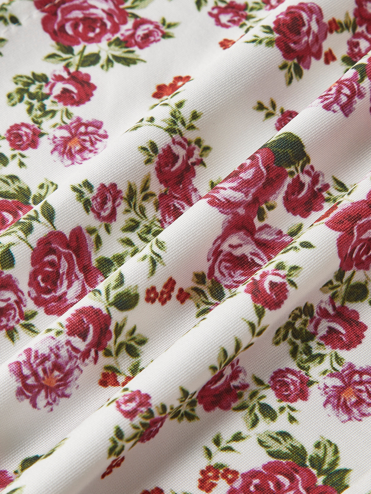 Cami-Kleid mit Blumenmuster, Schlitz und Herzausschnitt