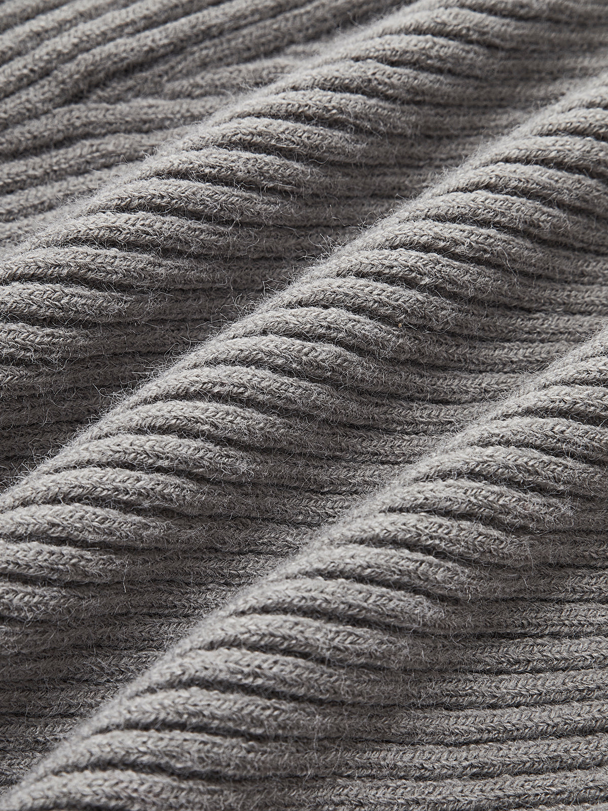 Geripptes Shrug-Strickkleid mit Herzausschnitt