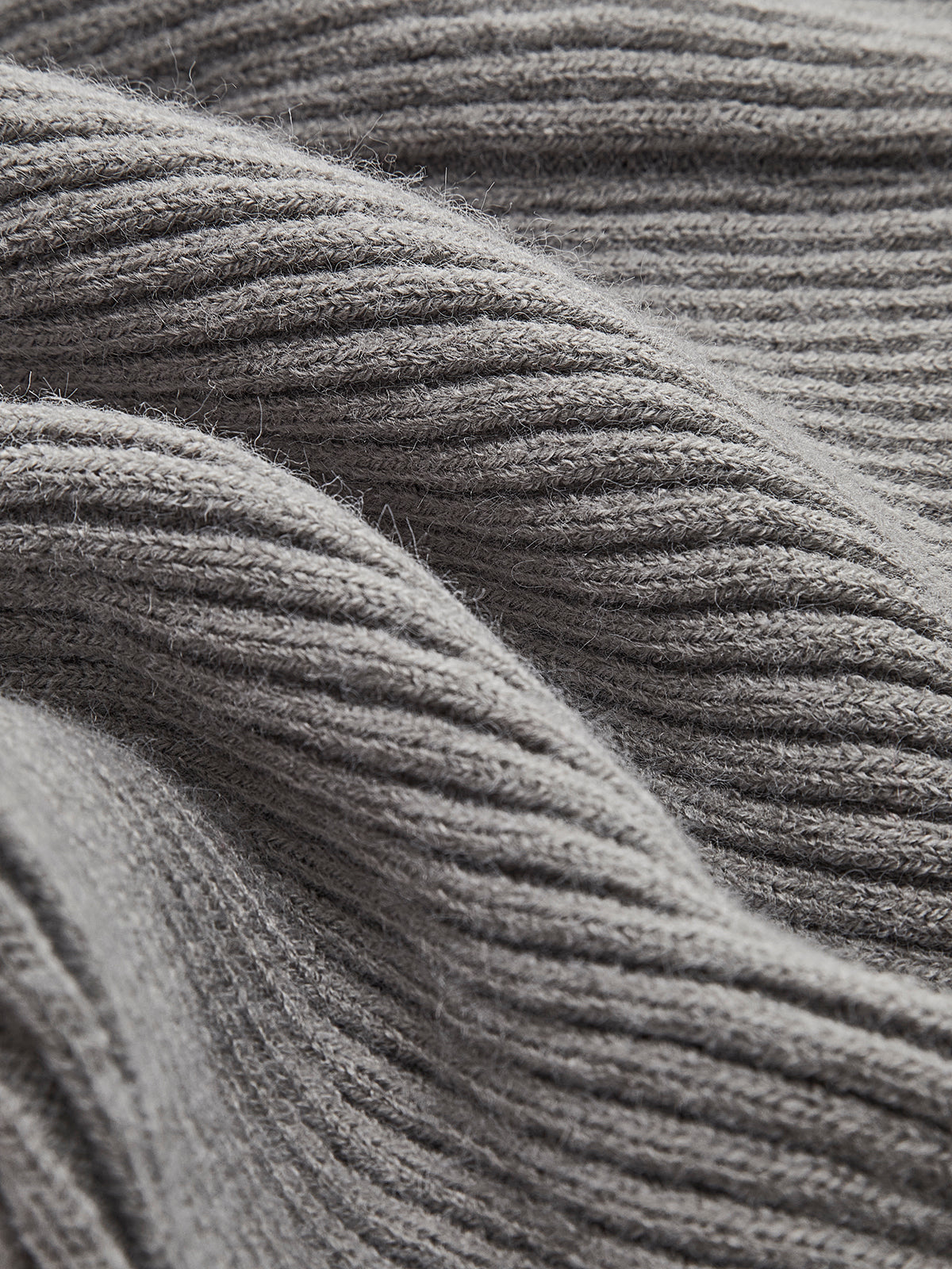 Geripptes Shrug-Strickkleid mit Herzausschnitt