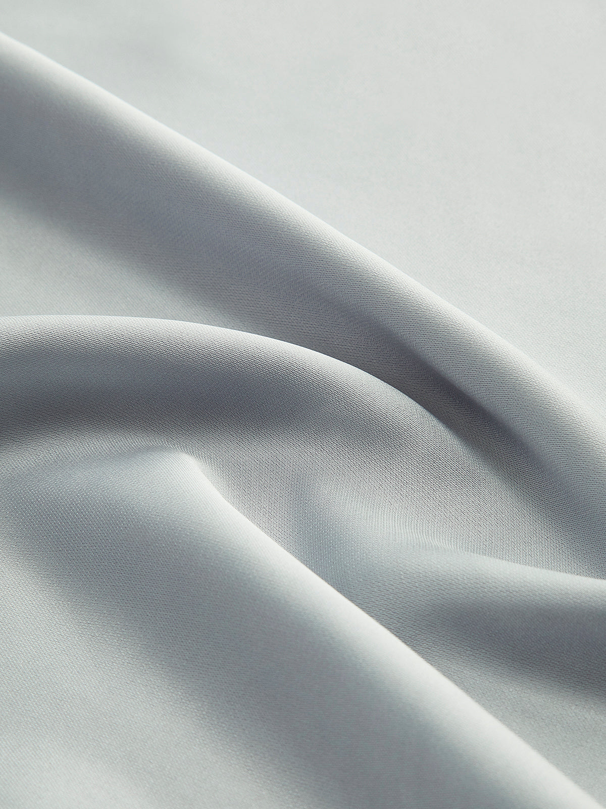 Asymmetrisches trägerloses Kleid mit Rüschen