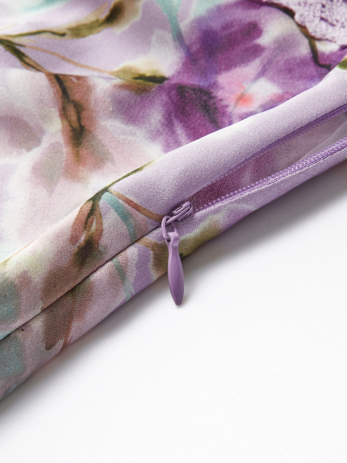 Camisole-Kleid mit Blumenmuster und Bindeband vorn