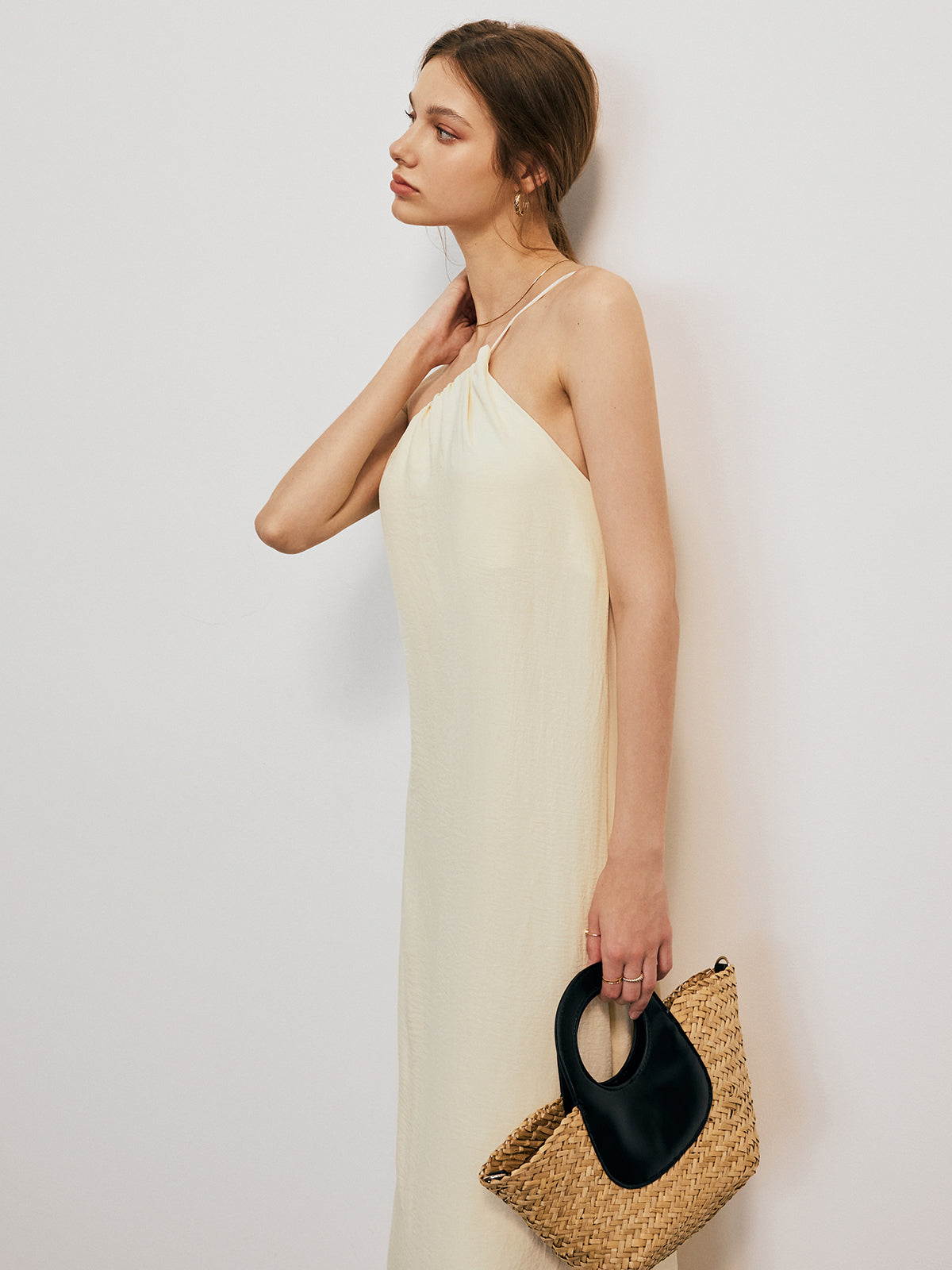 Asymmetrisches schulterfreies langes Kleid