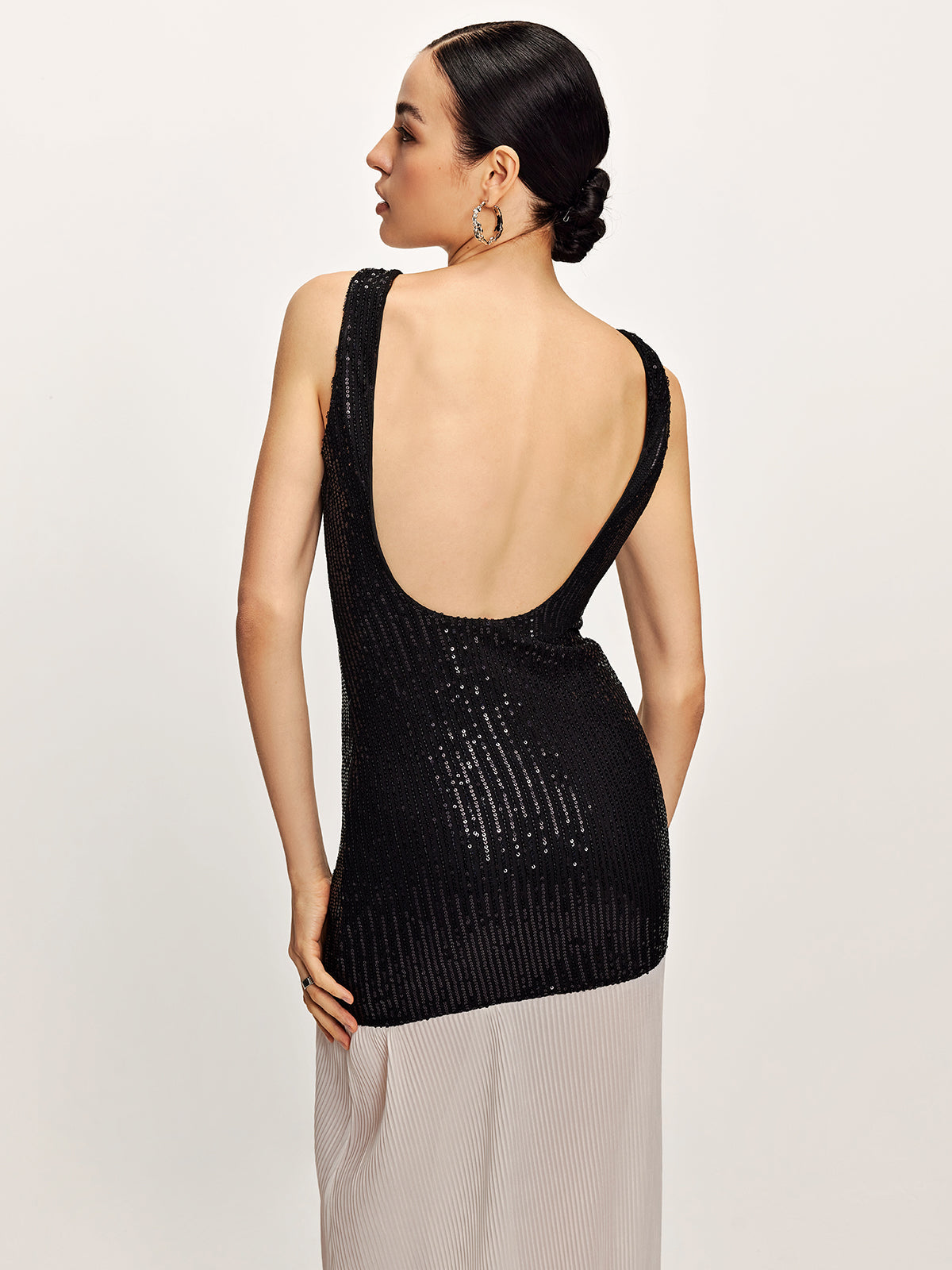 Rückenfreies Kleid mit Farbblock-Pailletteneinsatz