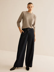 Gerade geschnittene Hose aus verwaschenem Denim mit Gürtel