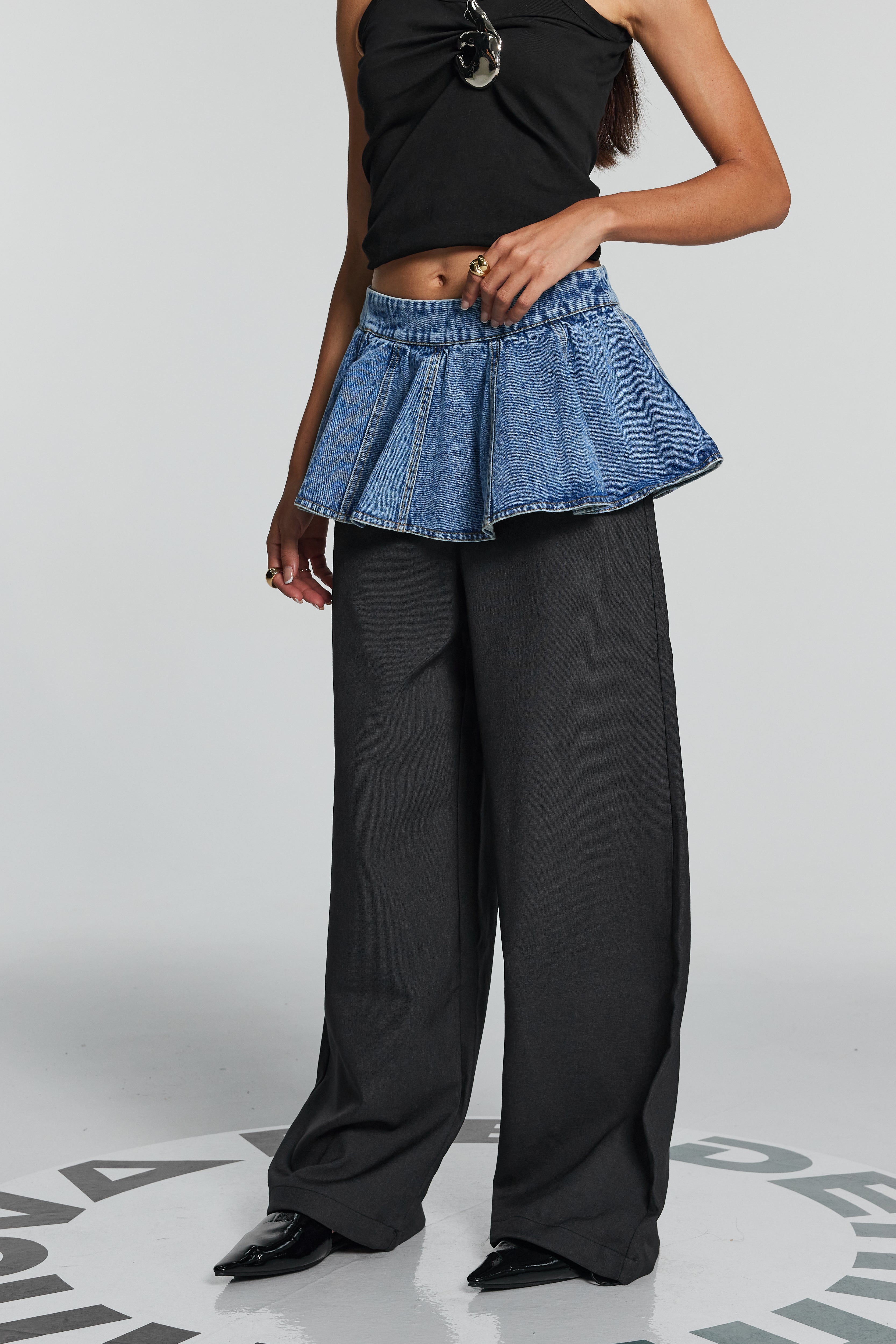 Bellamy – Weite Hose mit Rüschengürtel