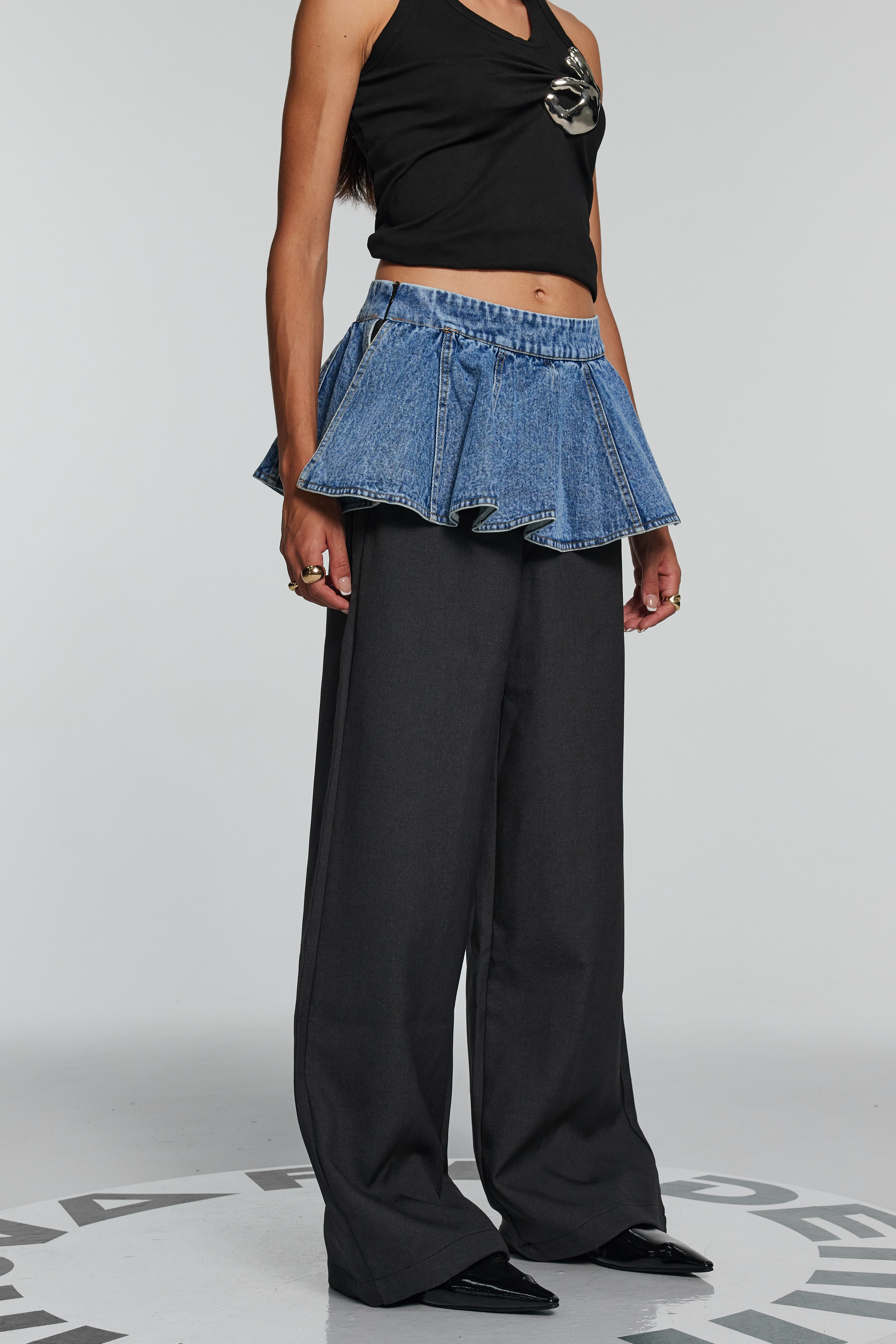 Bellamy – Weite Hose mit Rüschengürtel