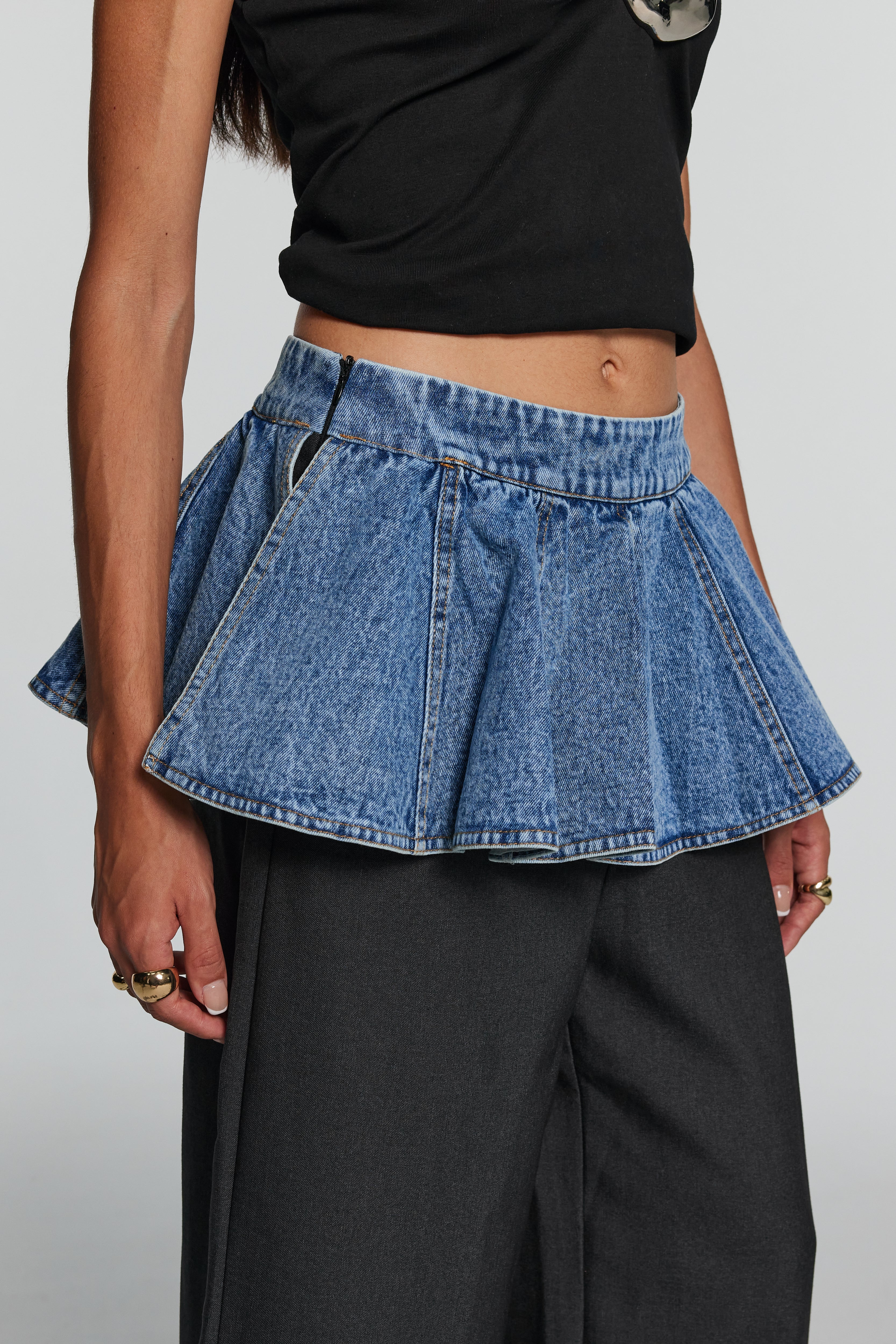 Bellamy – Weite Hose mit Rüschengürtel