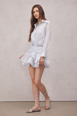 Brinley – Gerafftes Minikleid mit Rüschen in Weiß