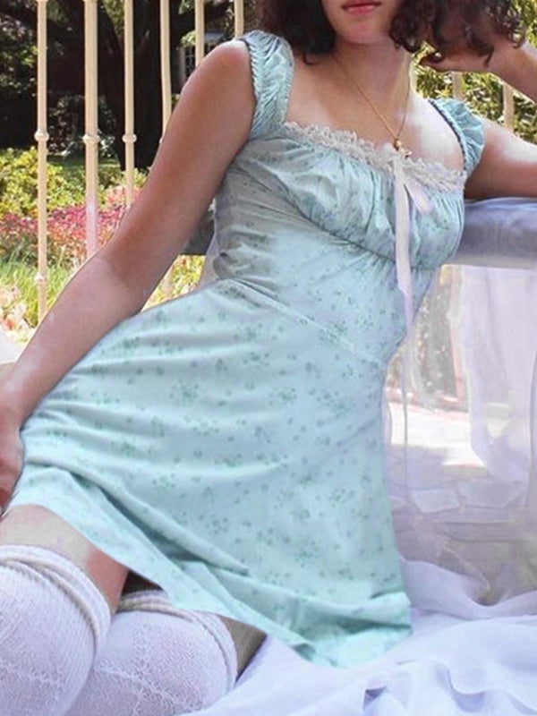 Trendy kurzes Tanktop mit Spitzeneinsätzen und Blumenmuster