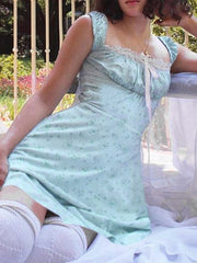 Trendy kurzes Tanktop mit Spitzeneinsätzen und Blumenmuster