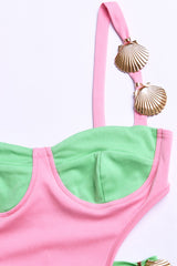 Camisole-Kleid mit kontrastierendem Cut-Out und Schlitz hinten