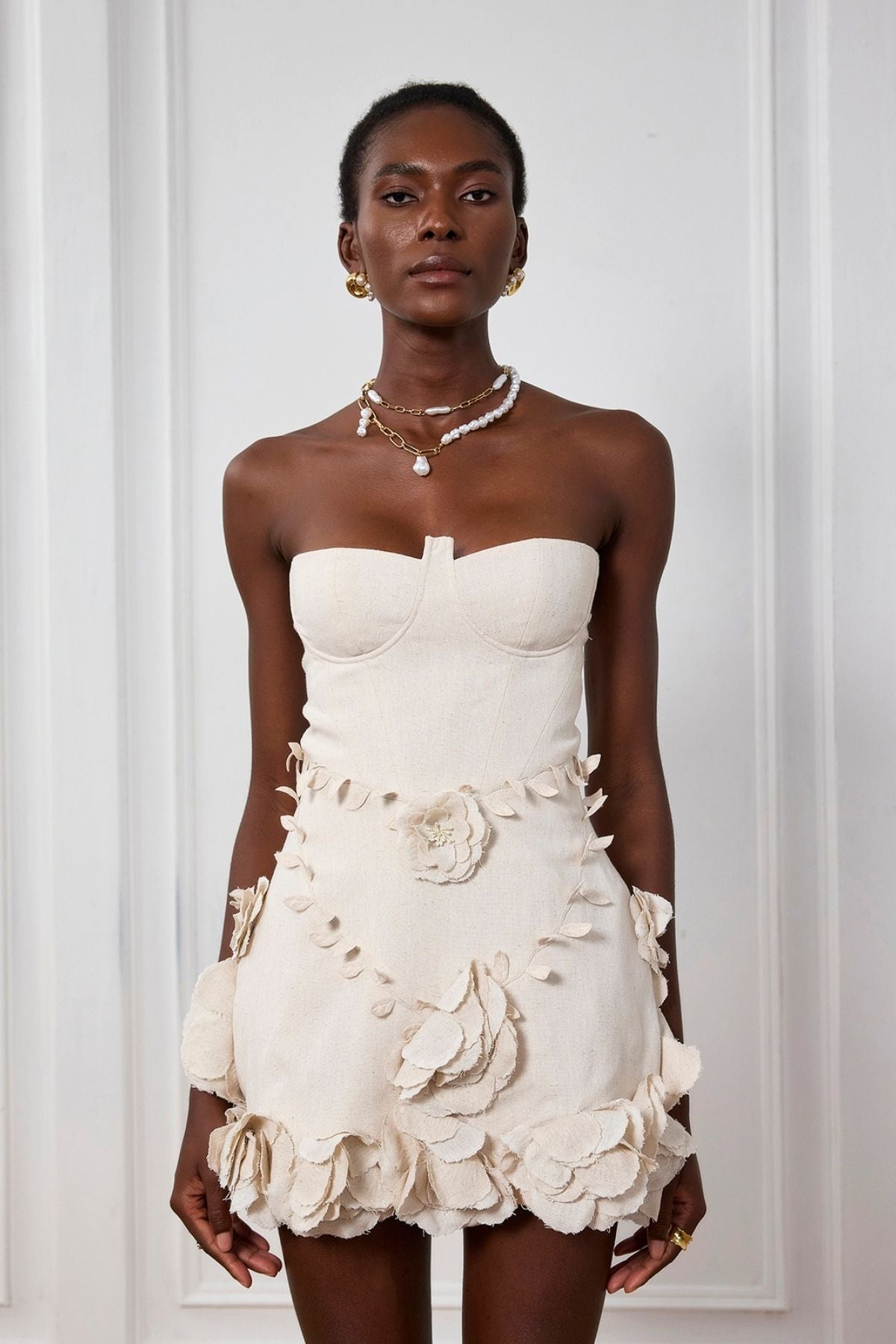 Eleanora – Schulterfreies Minikleid mit Blumen-Korsett