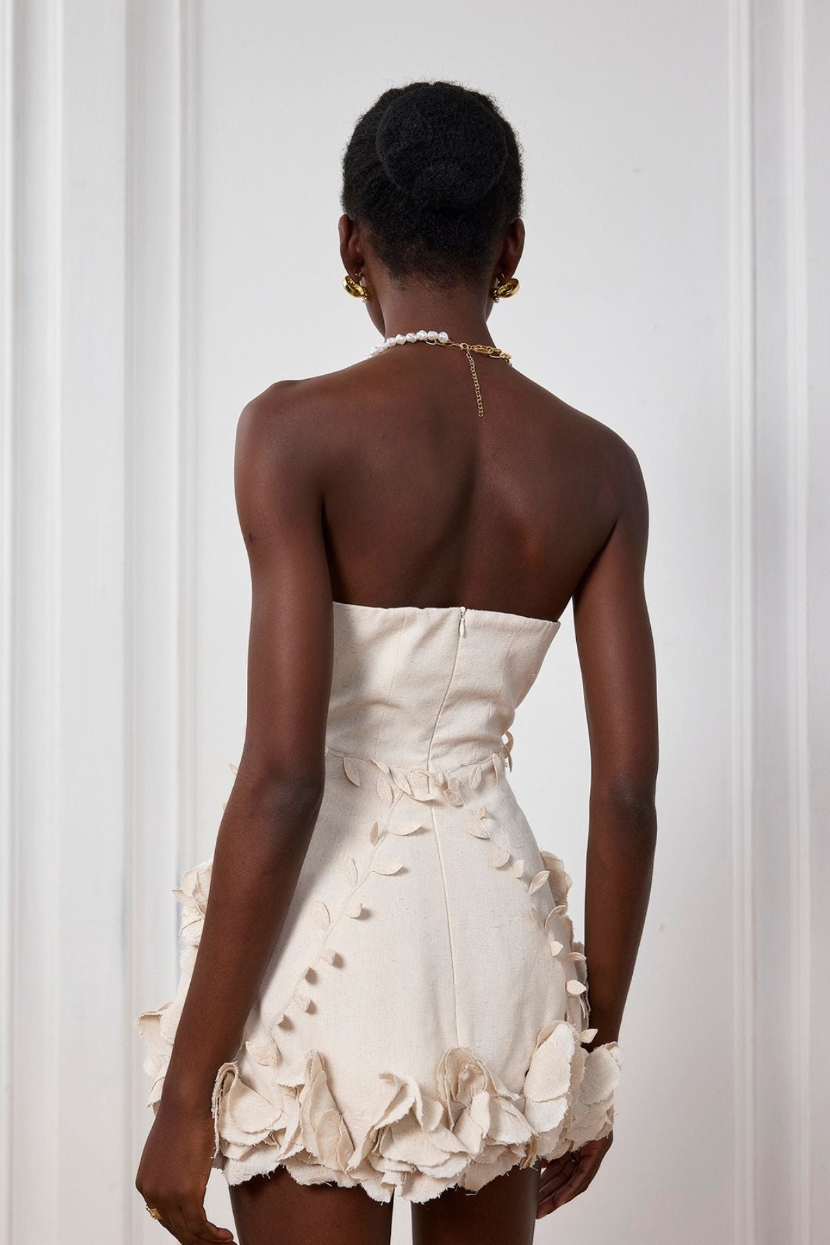 Eleanora – Schulterfreies Minikleid mit Blumen-Korsett
