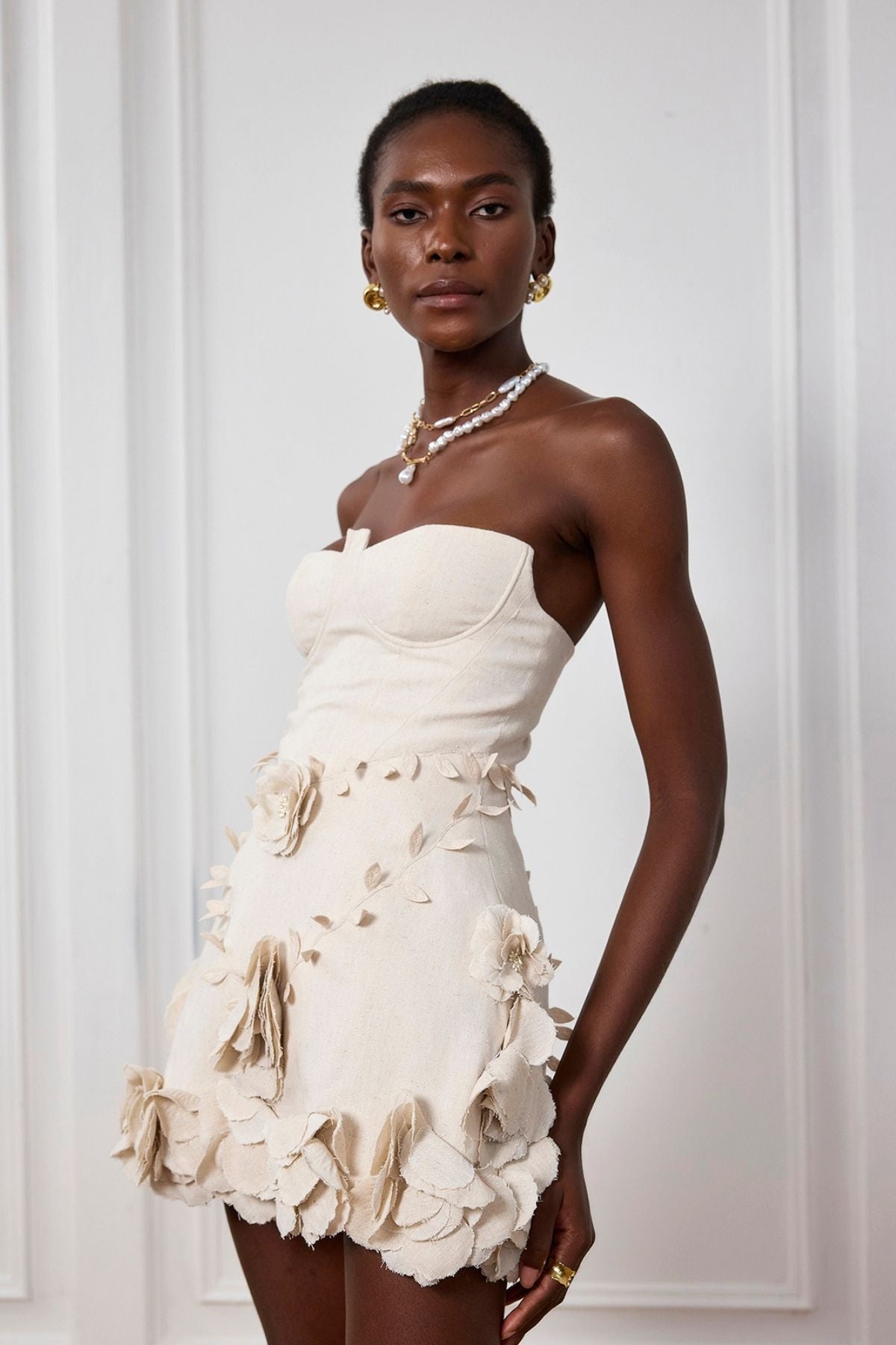Eleanora – Schulterfreies Minikleid mit Blumen-Korsett