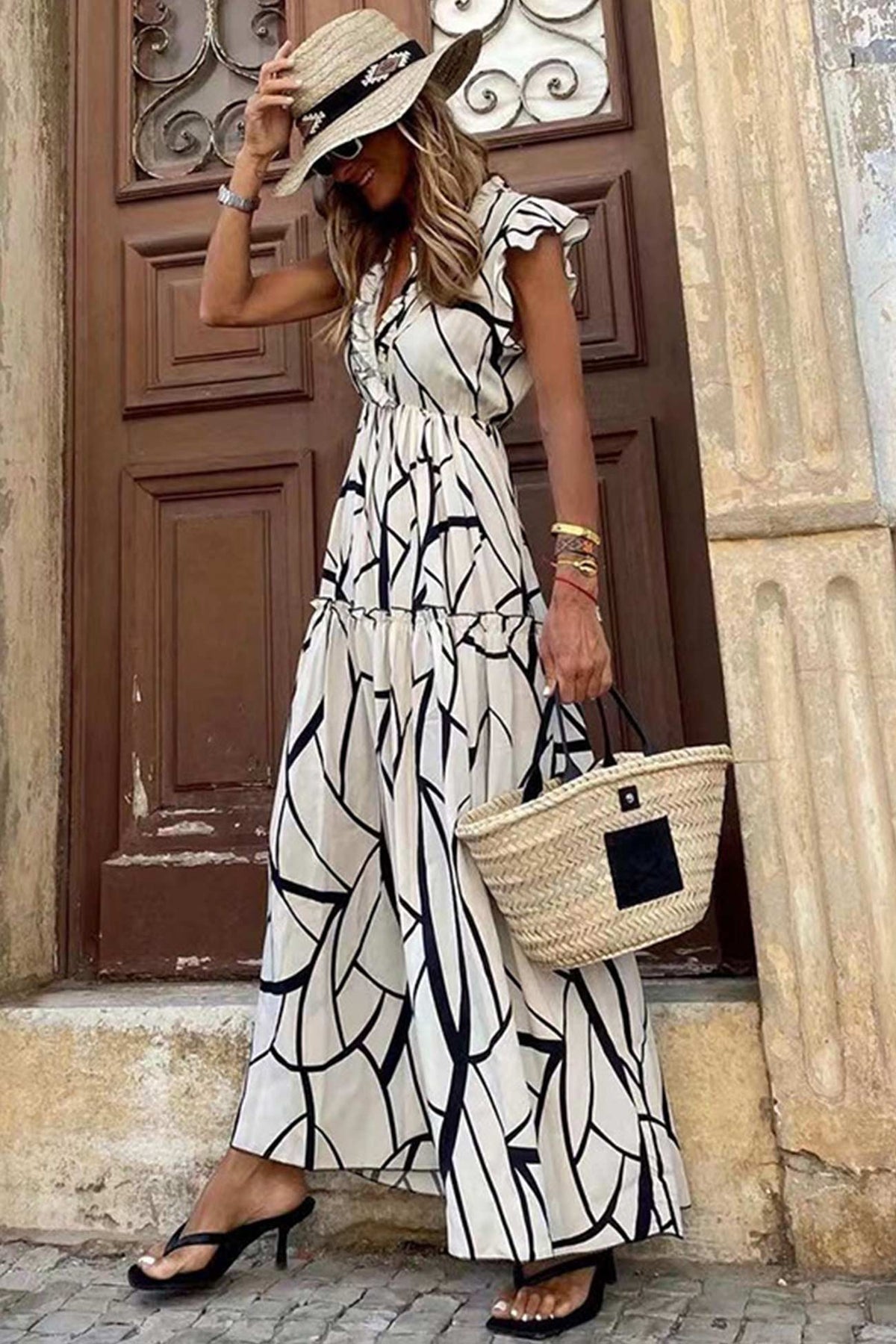 Maxikleid mit Rüschen und V-Ausschnitt und geometrischem Print