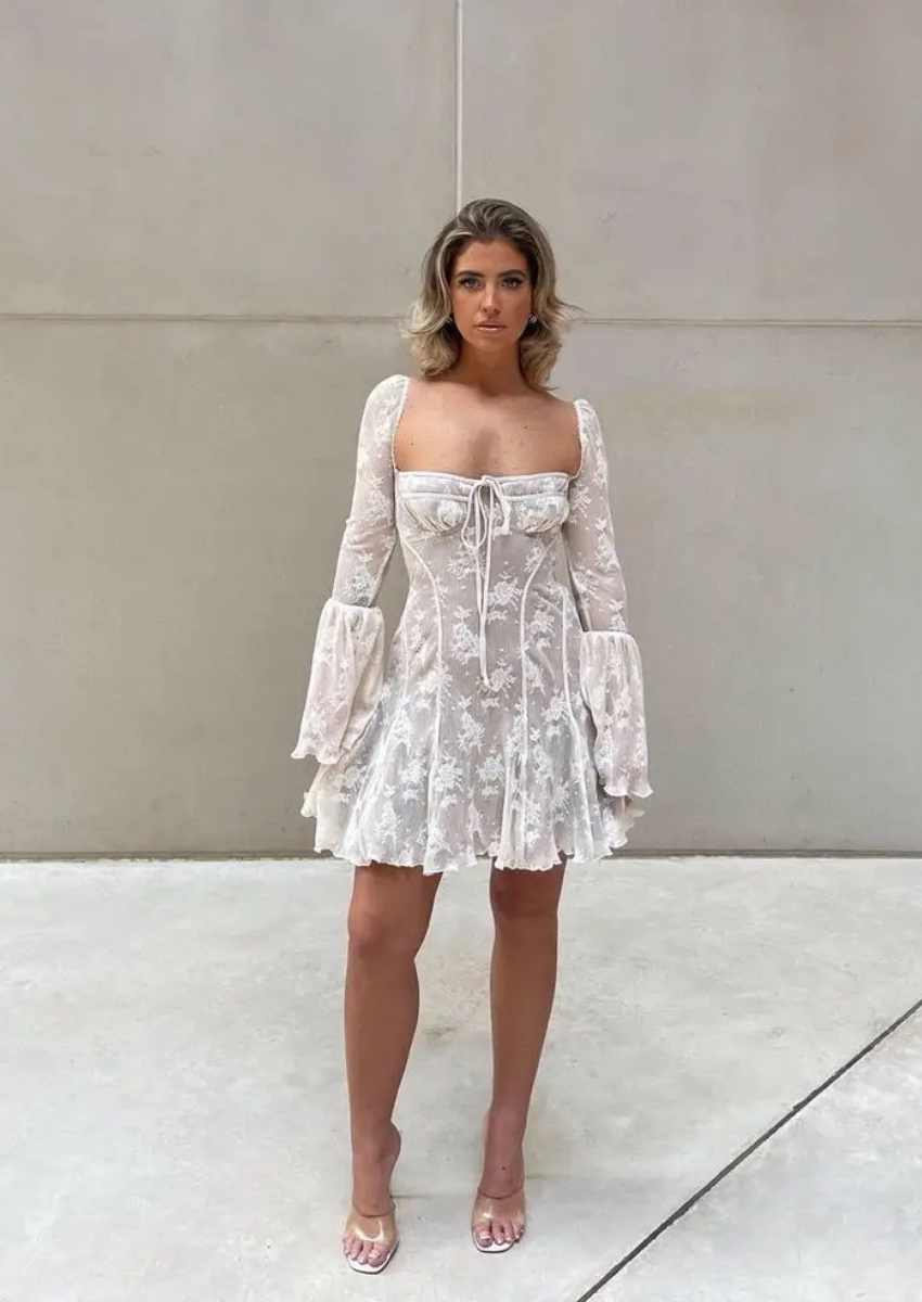 weißes Spitzenkleid