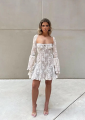 weißes Spitzenkleid