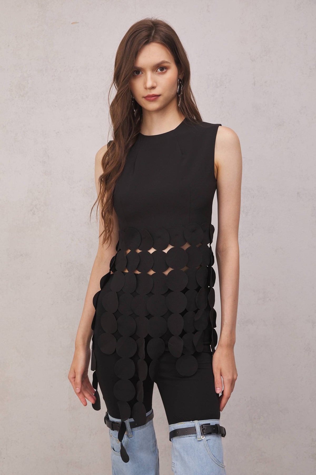 Inaya – Kreisförmiges Top mit Cut-outs und Fransen