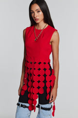 Inaya – Rotes Oberteil mit kreisförmigem Ausschnitt und Fransen