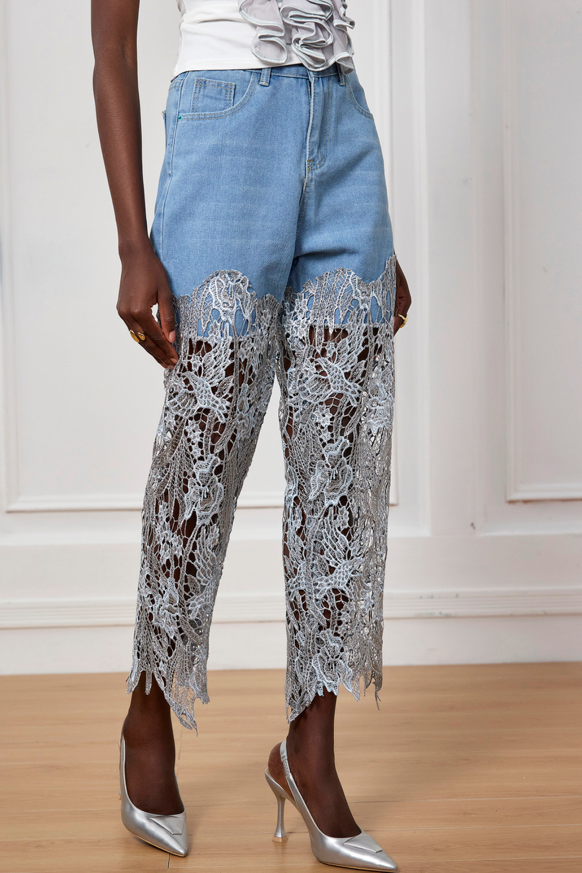 Judith Embroided Cutout Flower Jeans